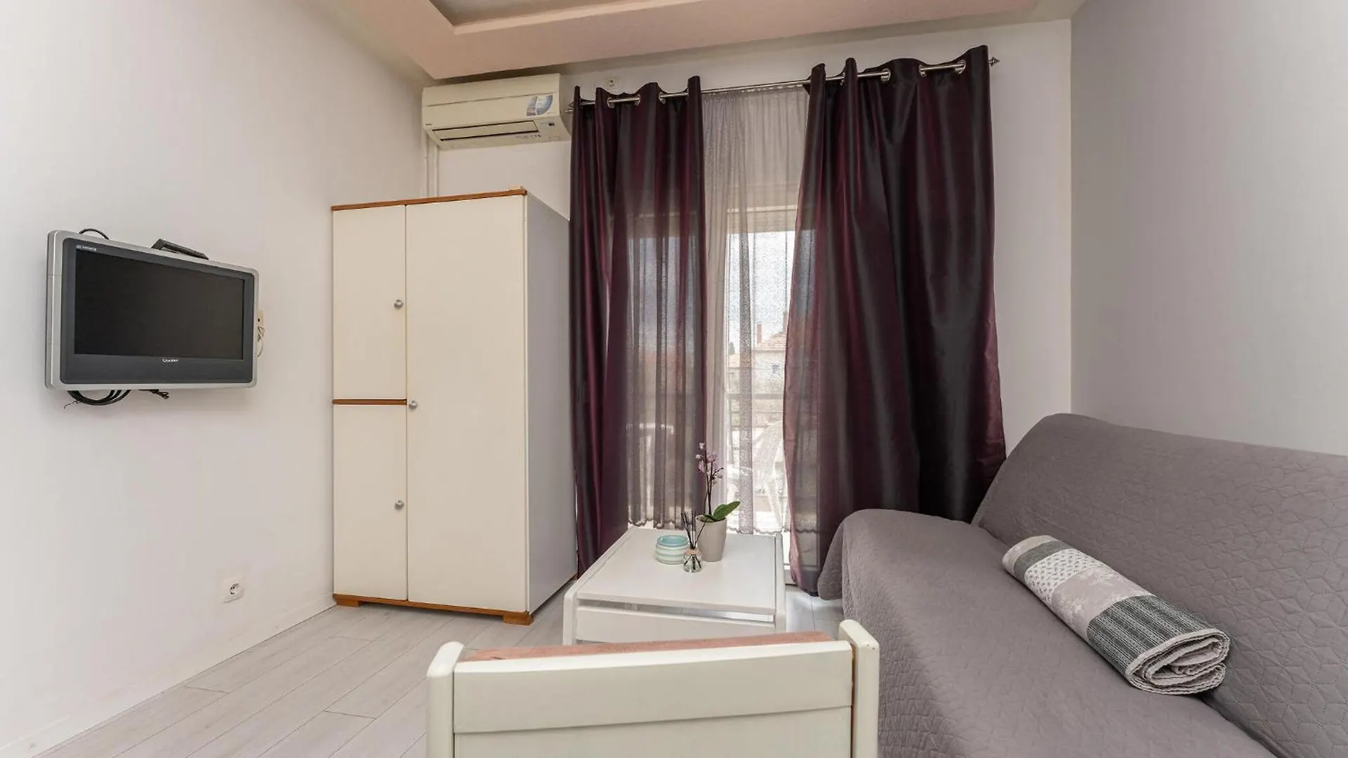 1 Bedroom Stunning Apartment In 비오그라드나모루