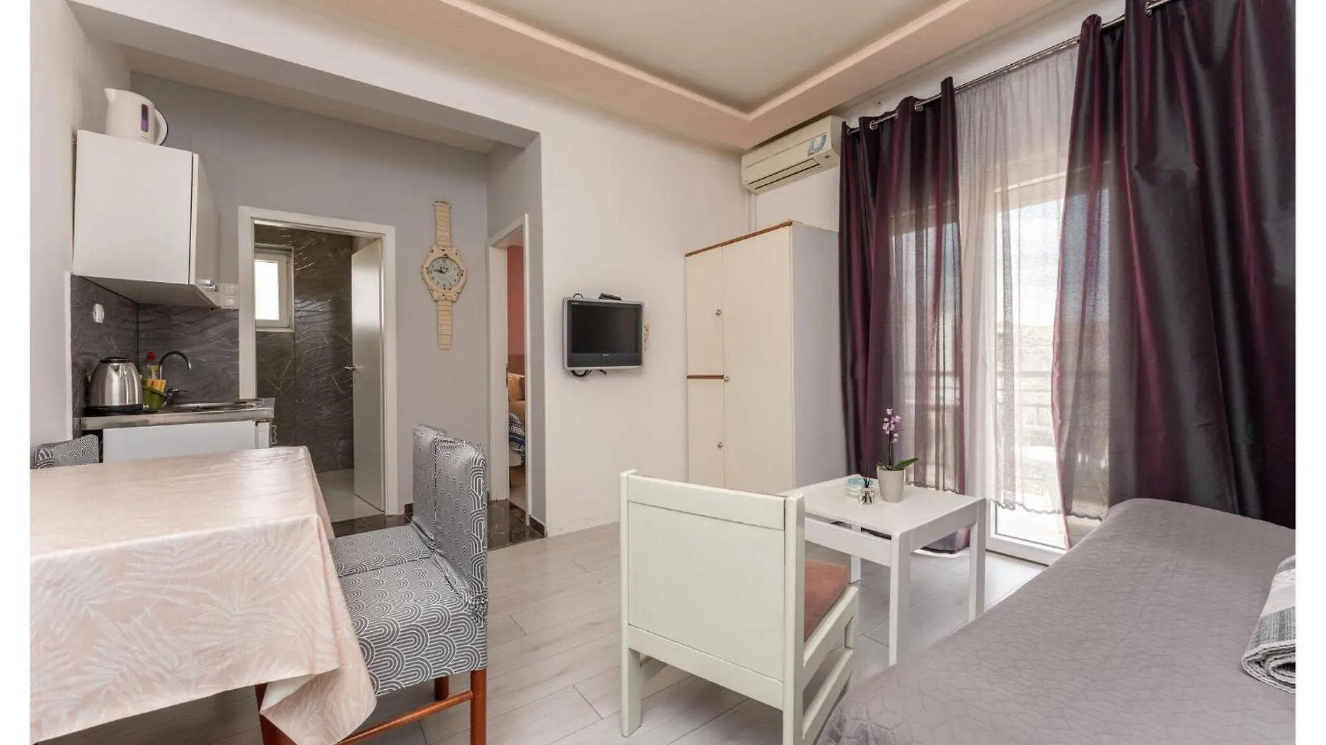 1 Bedroom Stunning Apartment In 비오그라드나모루 0*,